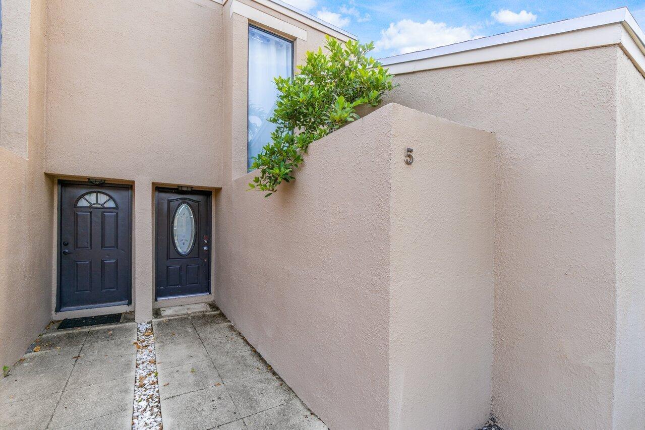 1149 NW 13th St #5 Boca Raton, FL 33486
