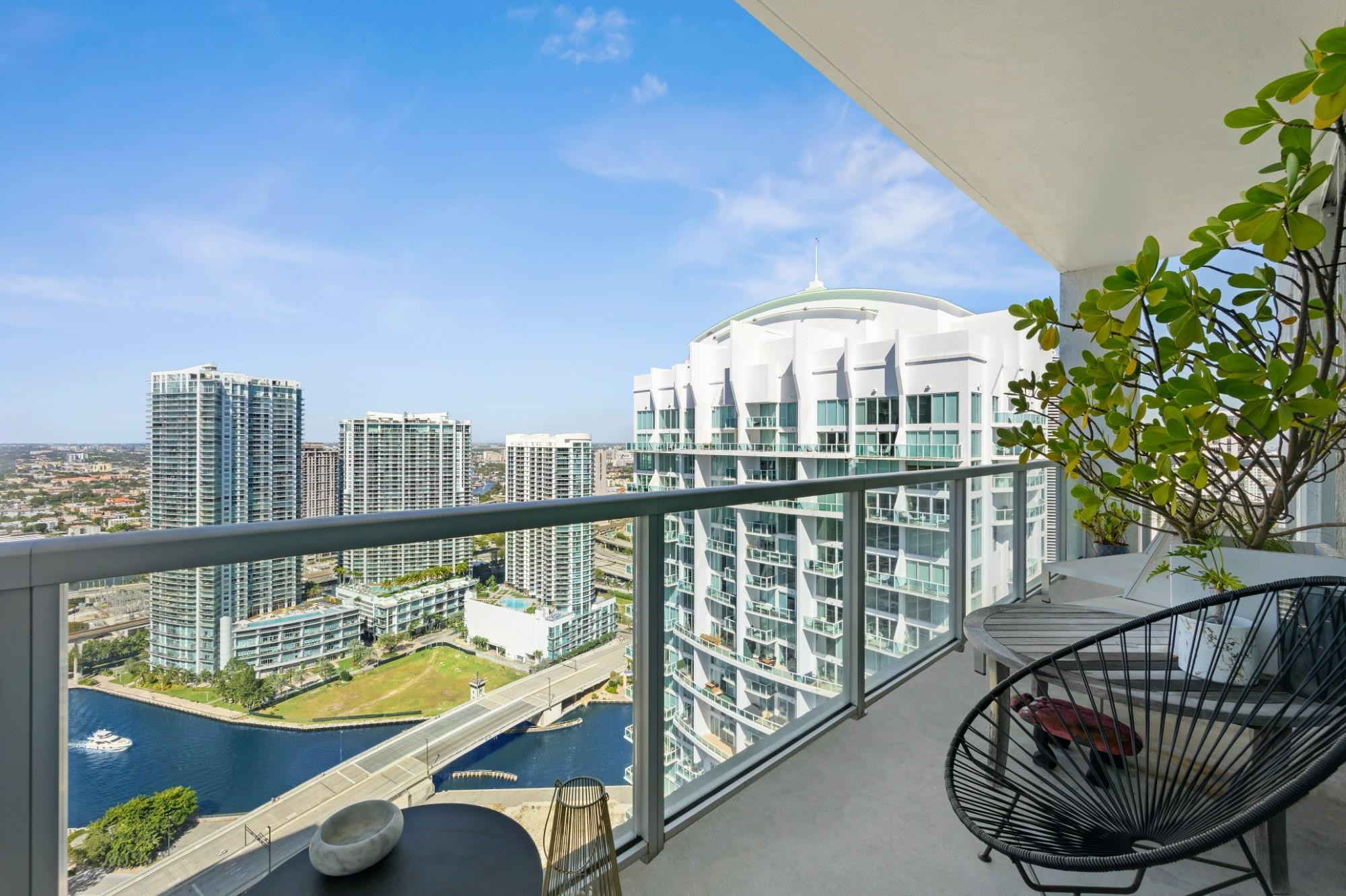 image 500 Brickell West1