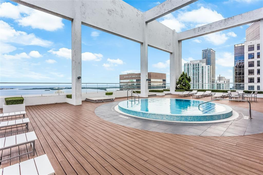 image 500 Brickell West24