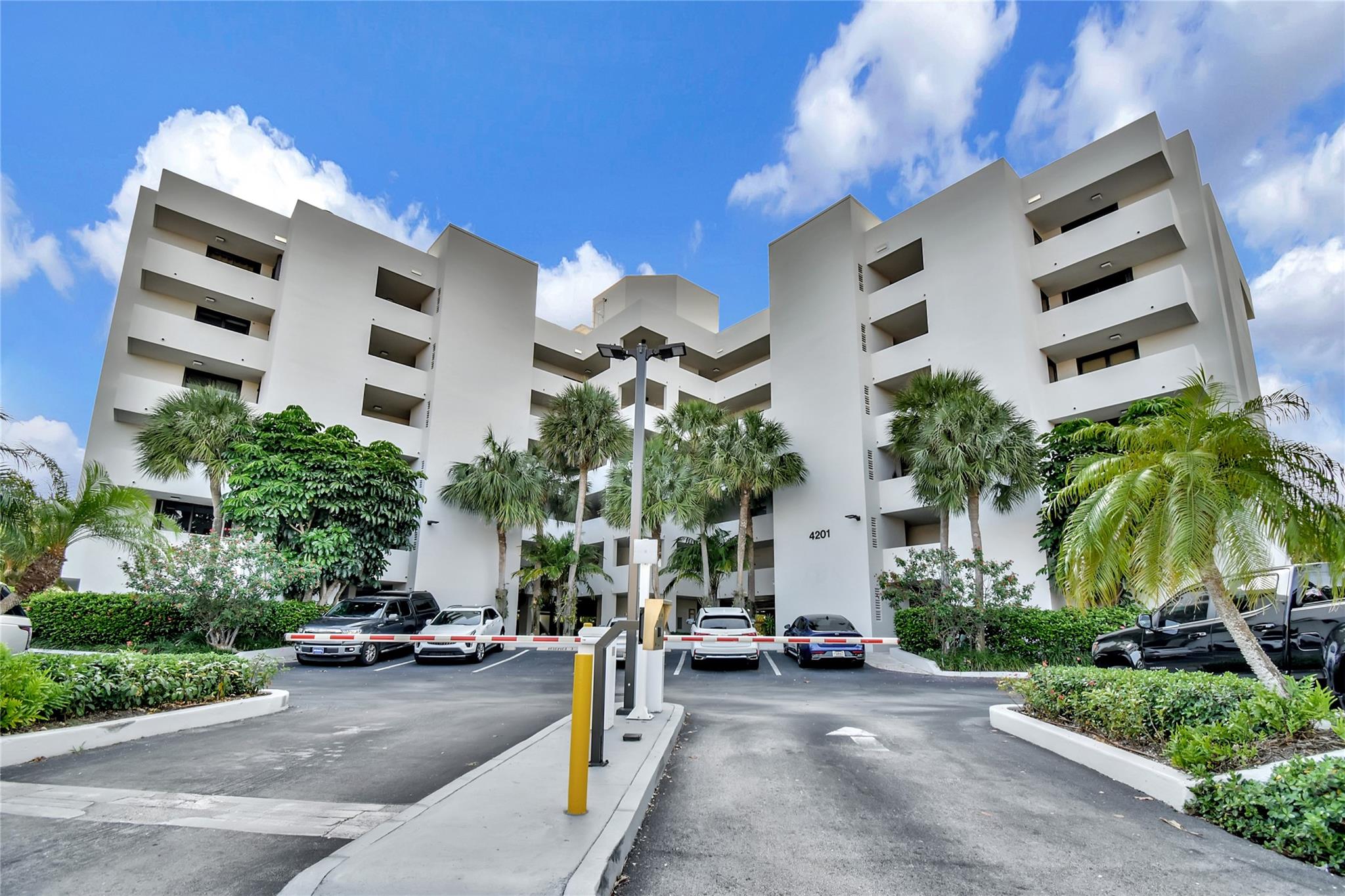 4201 N Ocean Dr #301 Hollywood, FL 33019