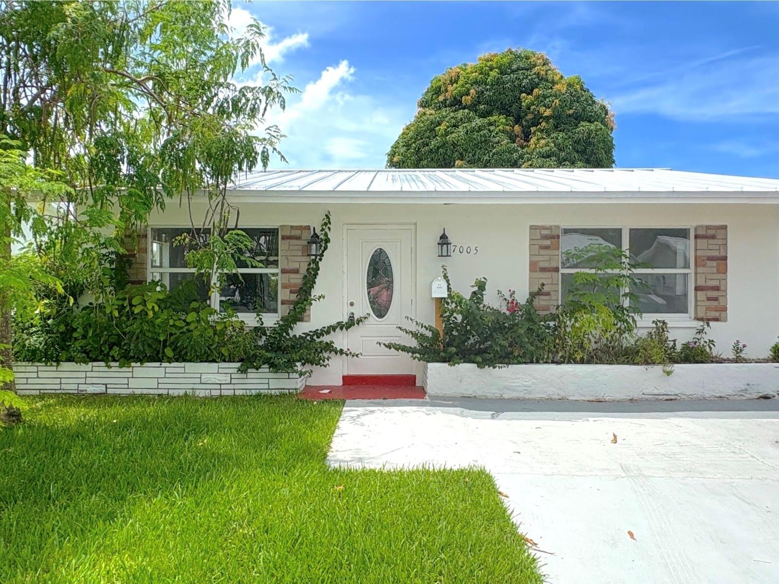 7005 NW 66th Ter