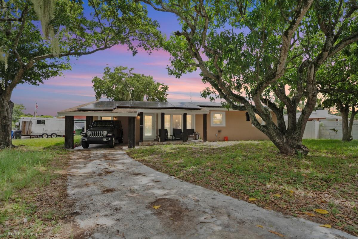 1880 SW 37th Way