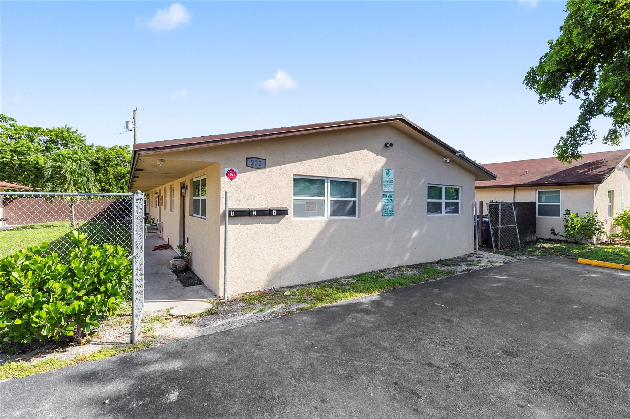 233 NW 12th Ct