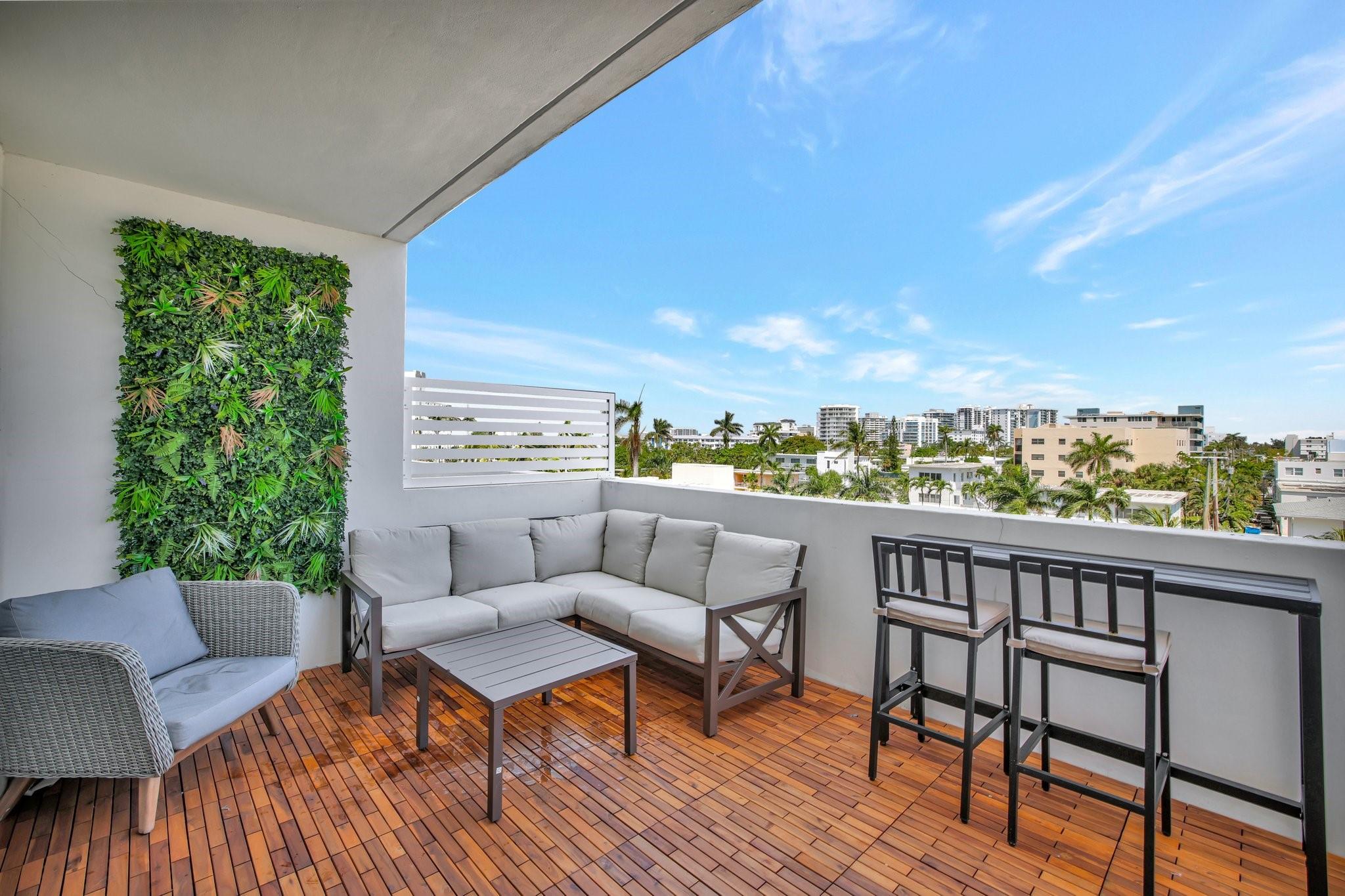 401 N Birch Rd #413