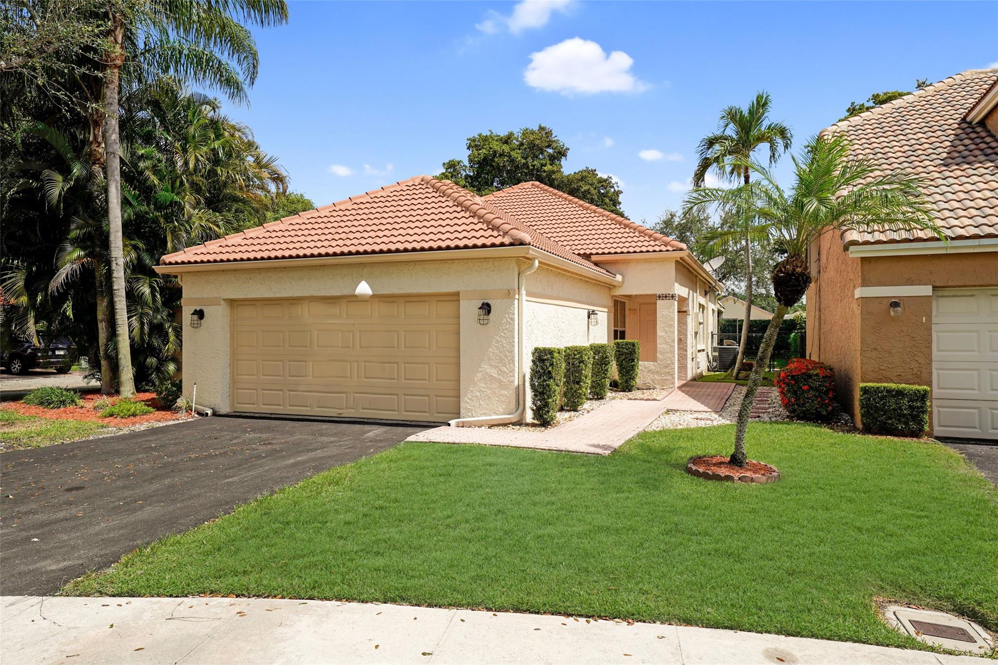 2687 Oak Park Cir