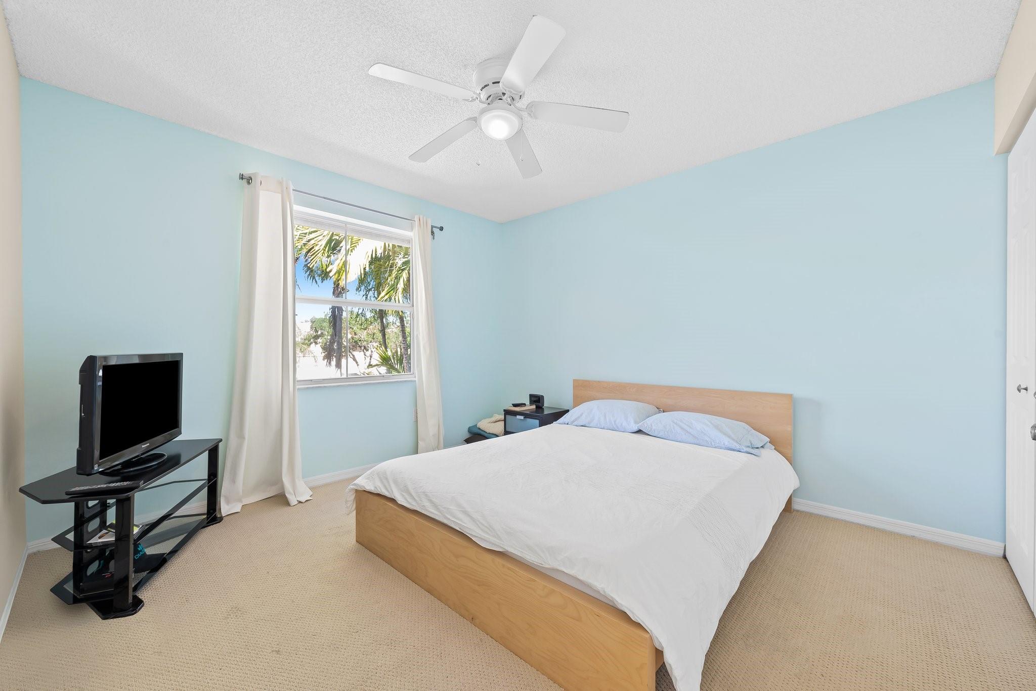 975 Weeping Willow Way Hollywood, FL 33019