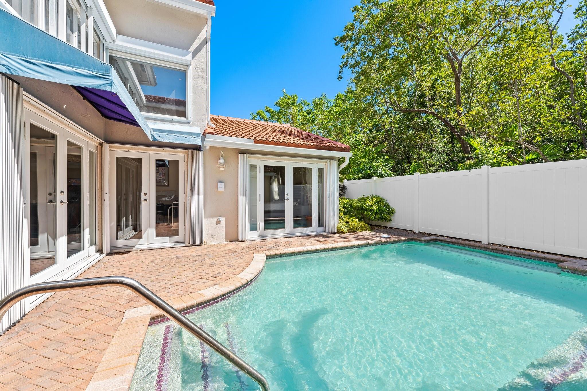 975 Weeping Willow Way Hollywood, FL 33019