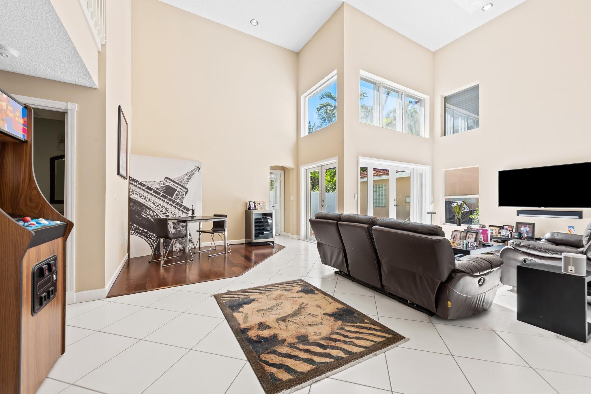 975 Weeping Willow Way Hollywood, FL 33019