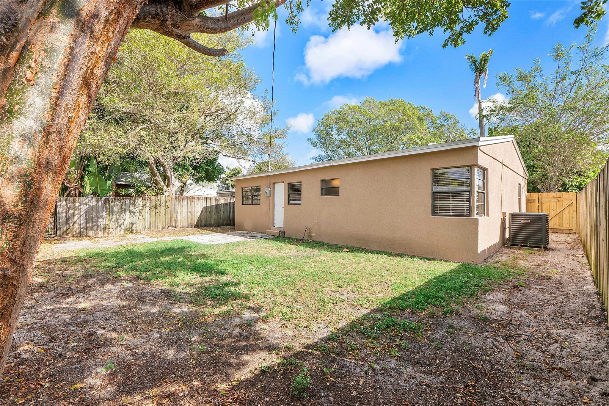 5249 NE 4th Ter Fort Lauderdale, FL 33334