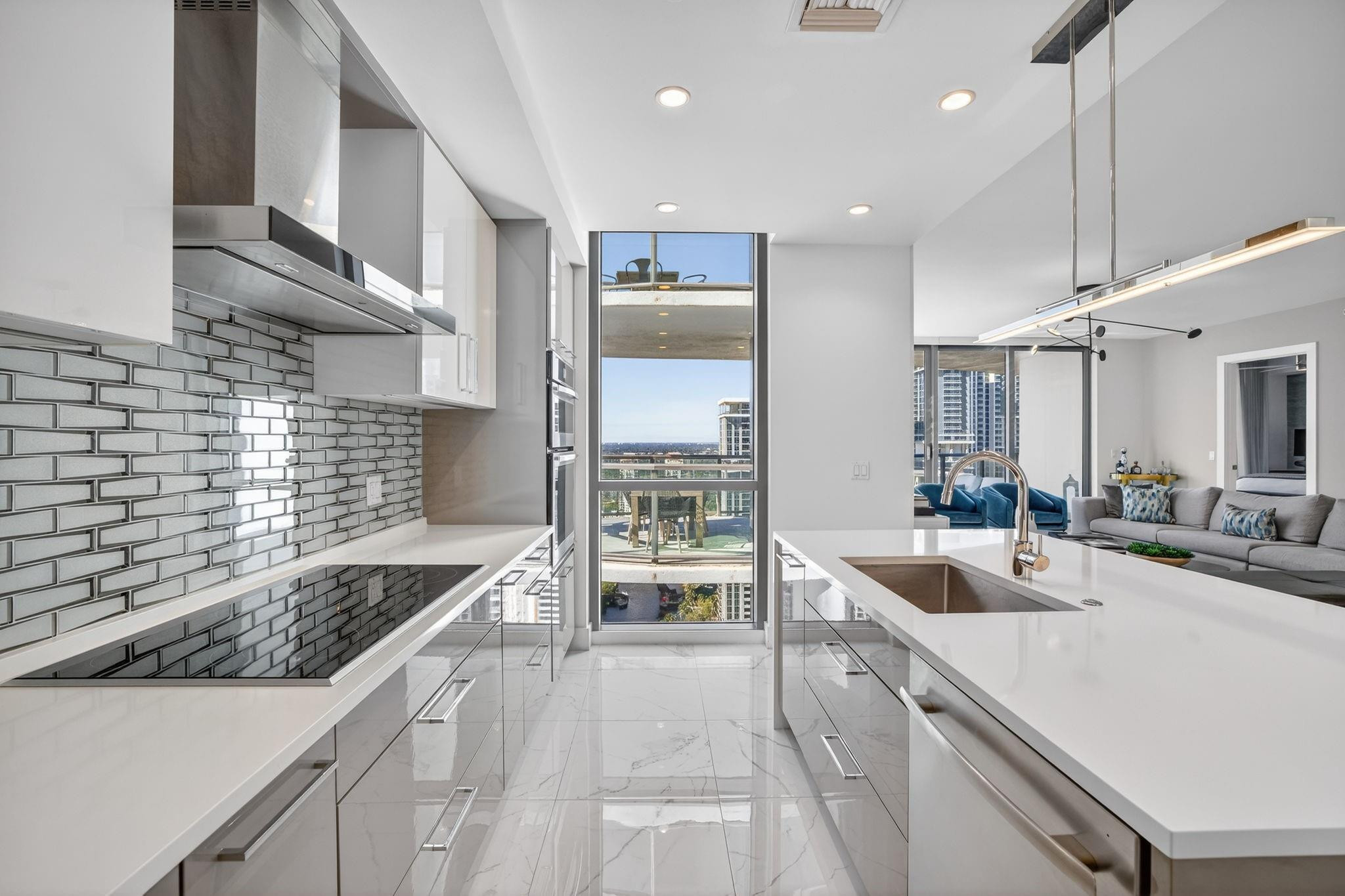 100 E Las Olas #3004 Fort Lauderdale, FL 33301