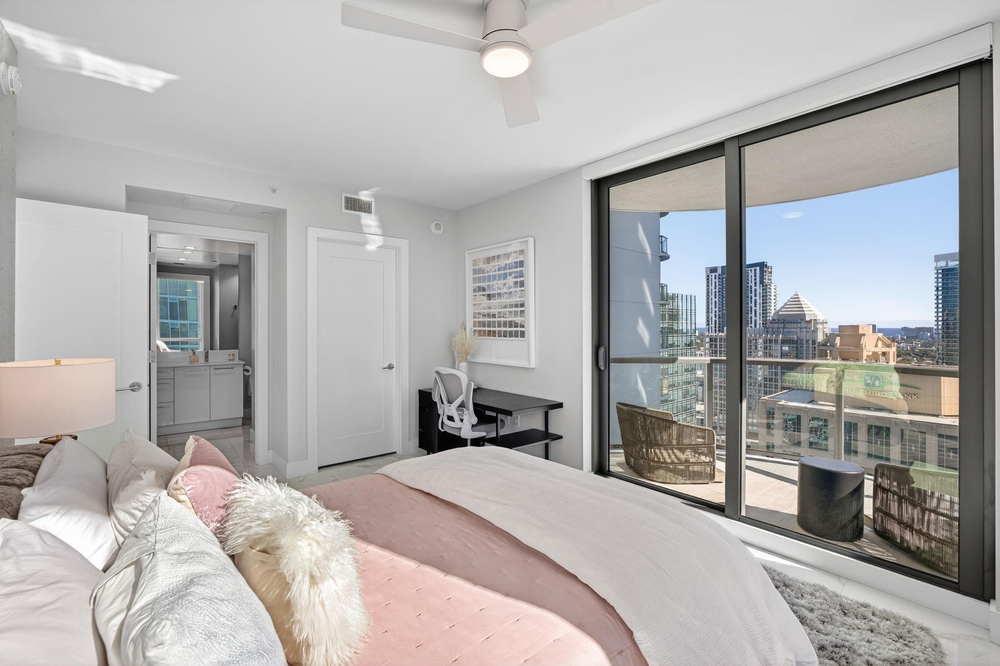 100 E Las Olas #3004 Fort Lauderdale, FL 33301