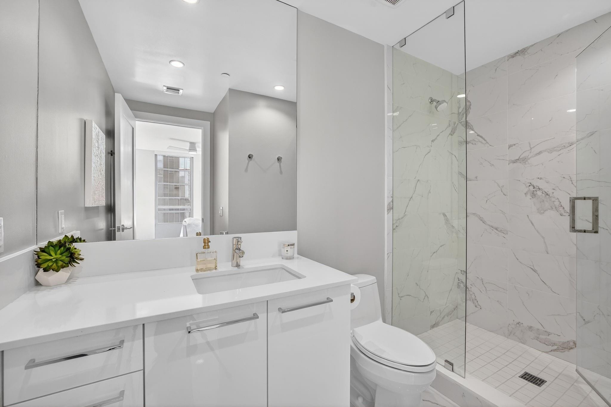 100 E Las Olas #3004 Fort Lauderdale, FL 33301