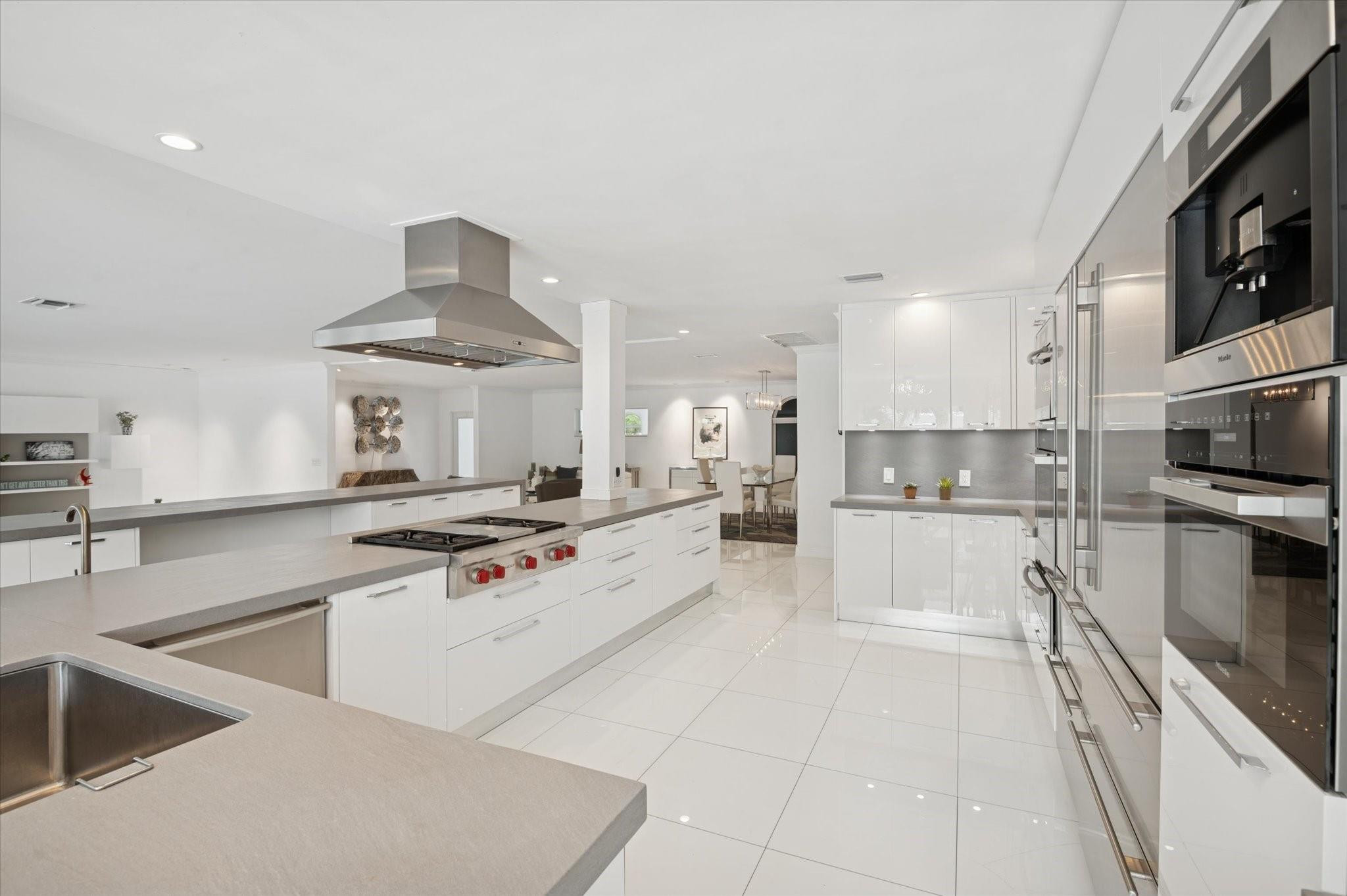 2540 Mercedes Fort Lauderdale, FL 33316