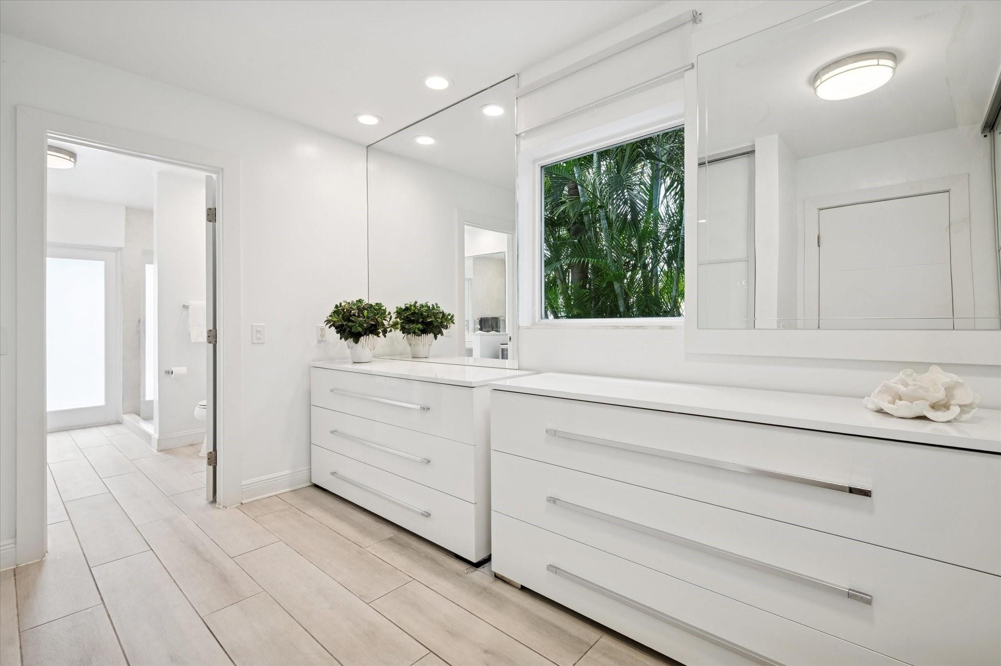 2540 Mercedes Fort Lauderdale, FL 33316