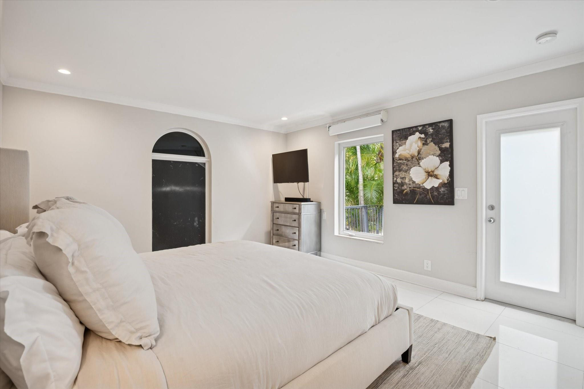 2540 Mercedes Fort Lauderdale, FL 33316