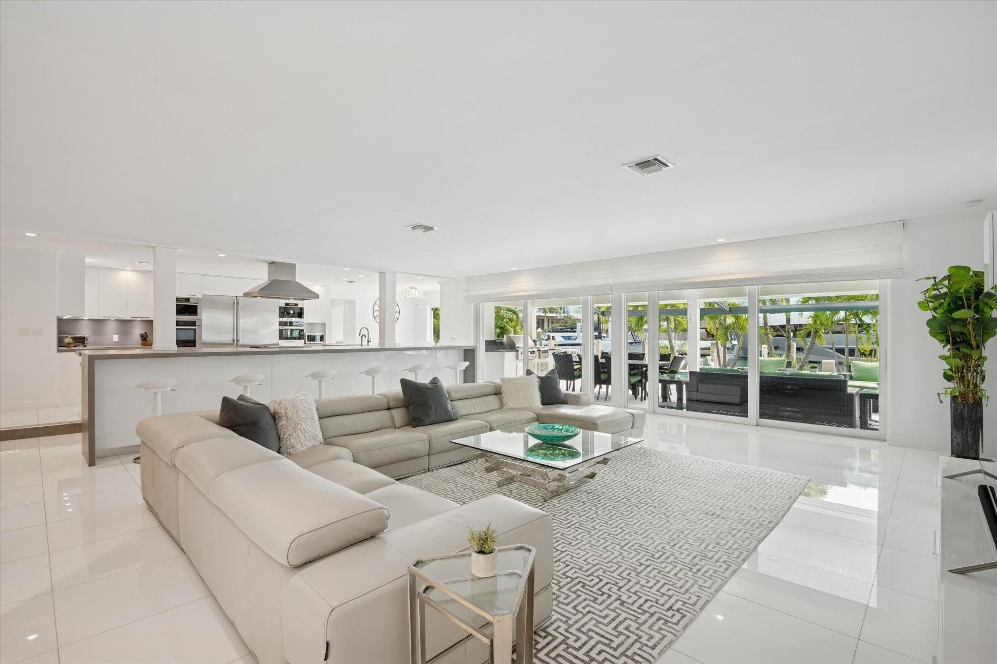 2540 Mercedes Fort Lauderdale, FL 33316