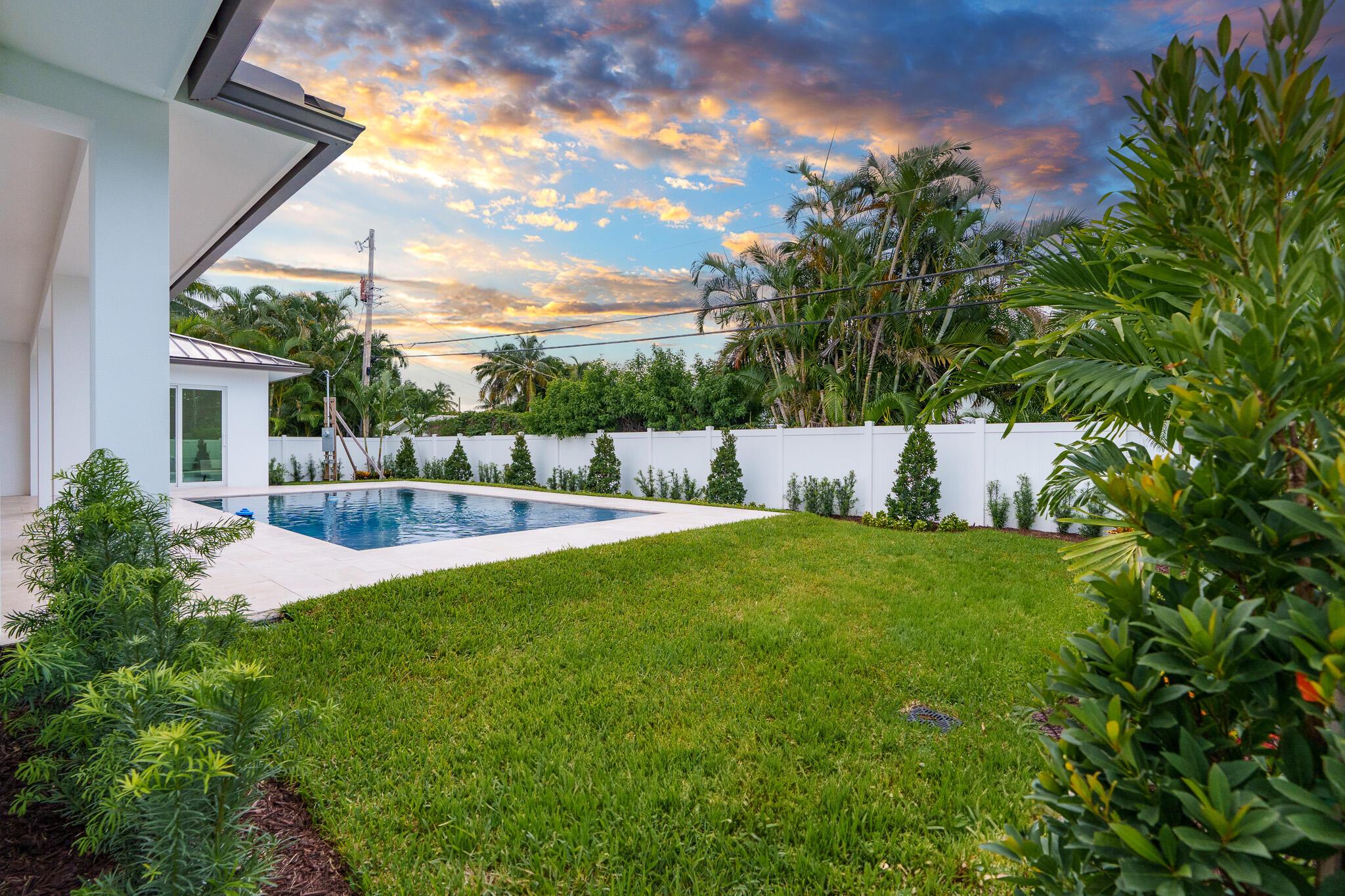 803 Sunset Rd Boynton Beach, FL 33435