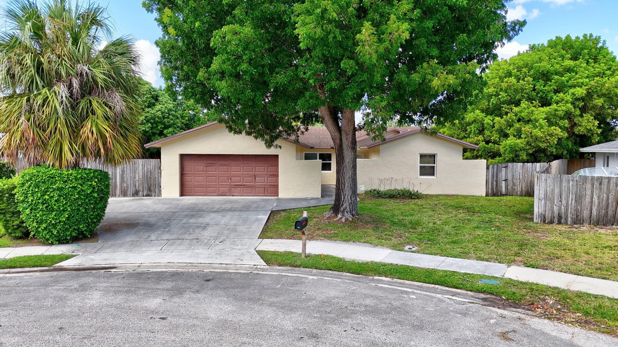 8930 Saddlecreek Dr