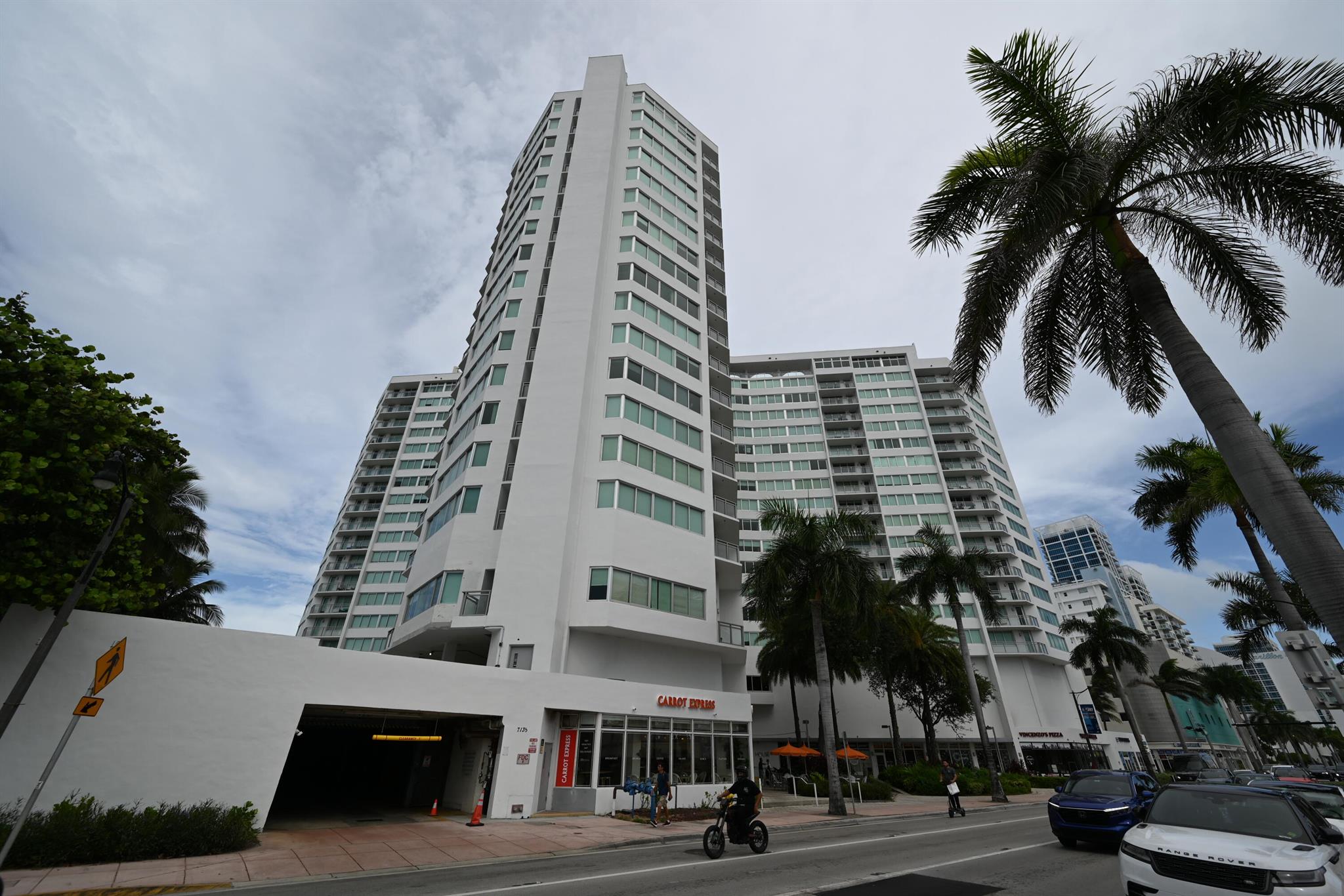 7135 Collins Ave #1603