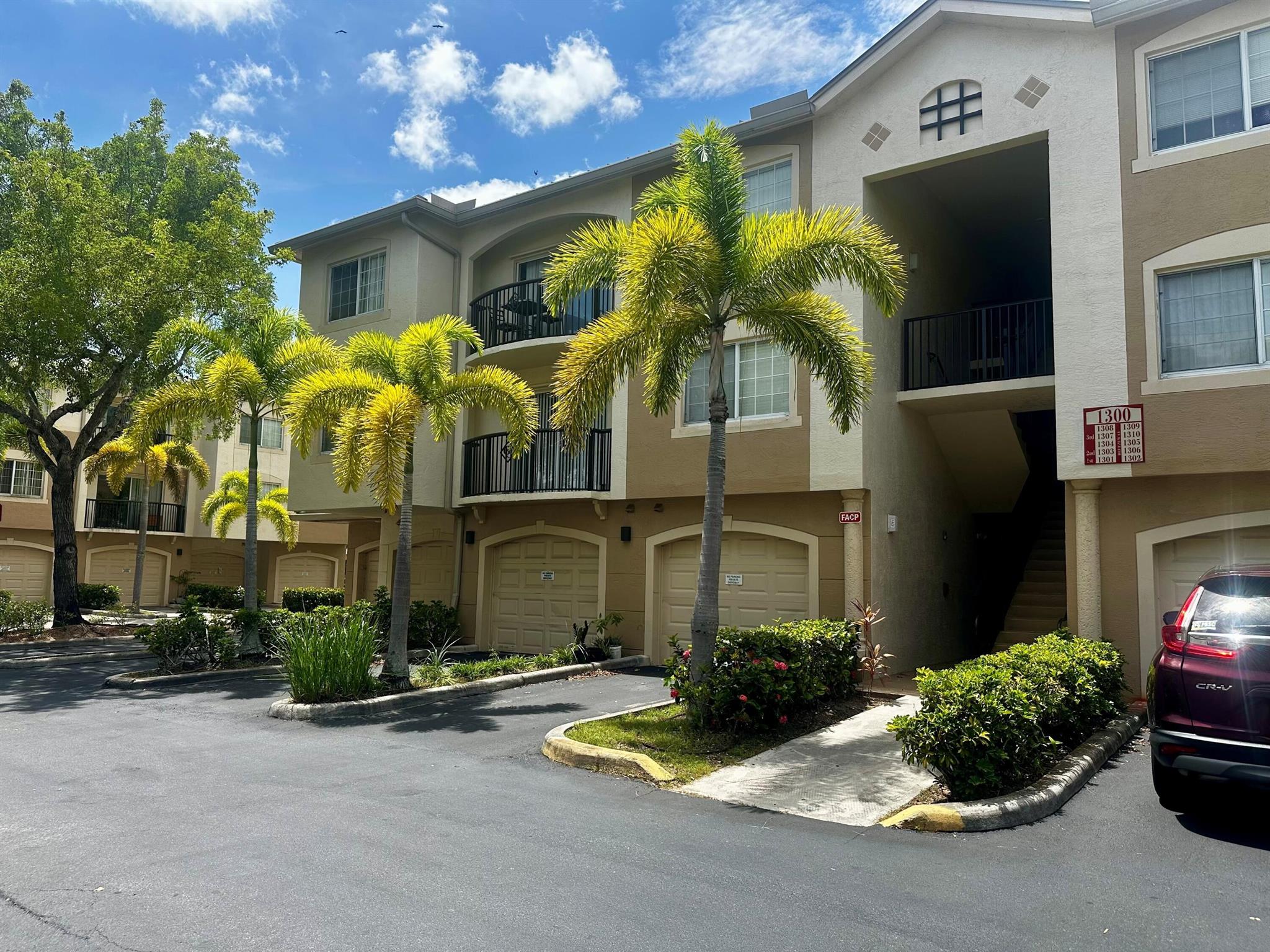 1300 Crestwood Ct #1304