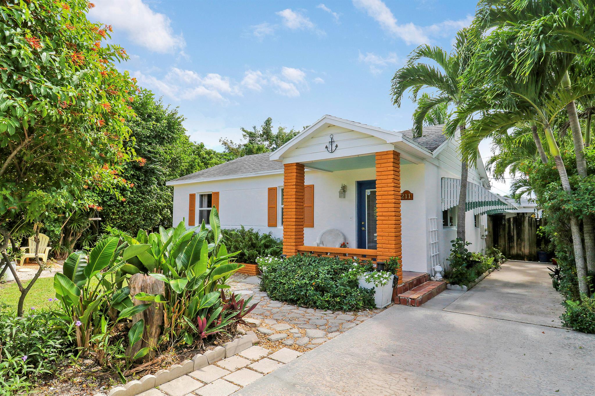 211 Columbia Dr