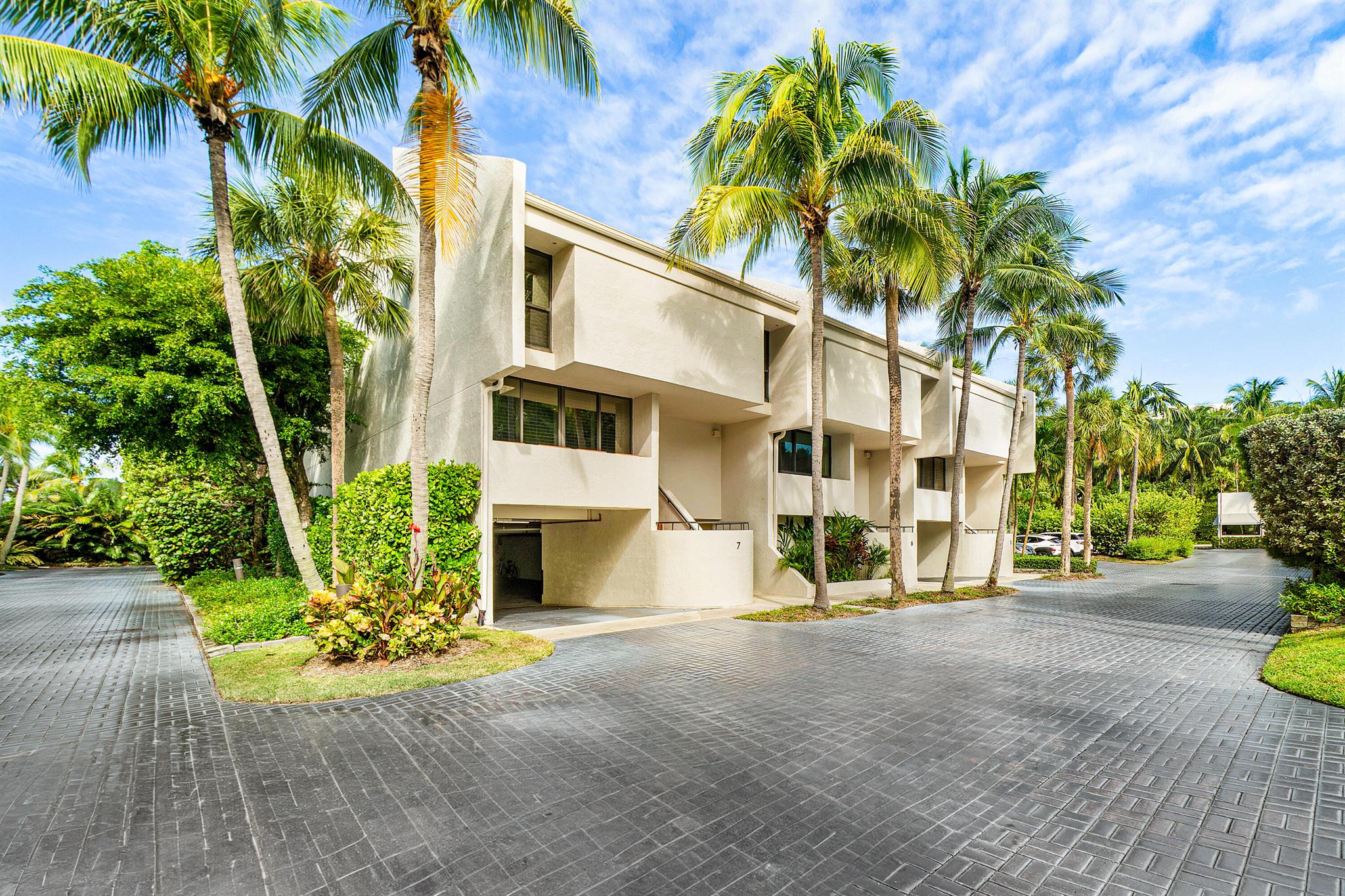 2335 S Ocean Blvd #6b