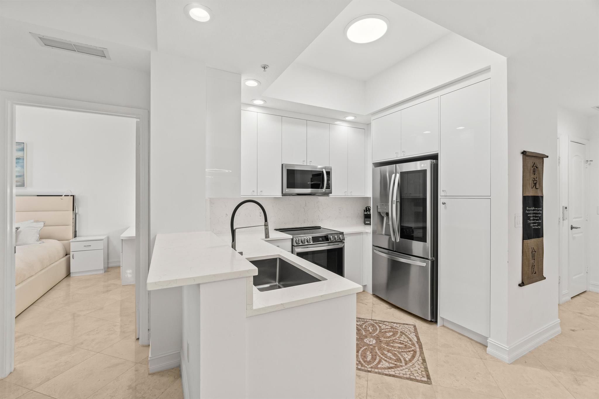 701 S Olive Ave #1014