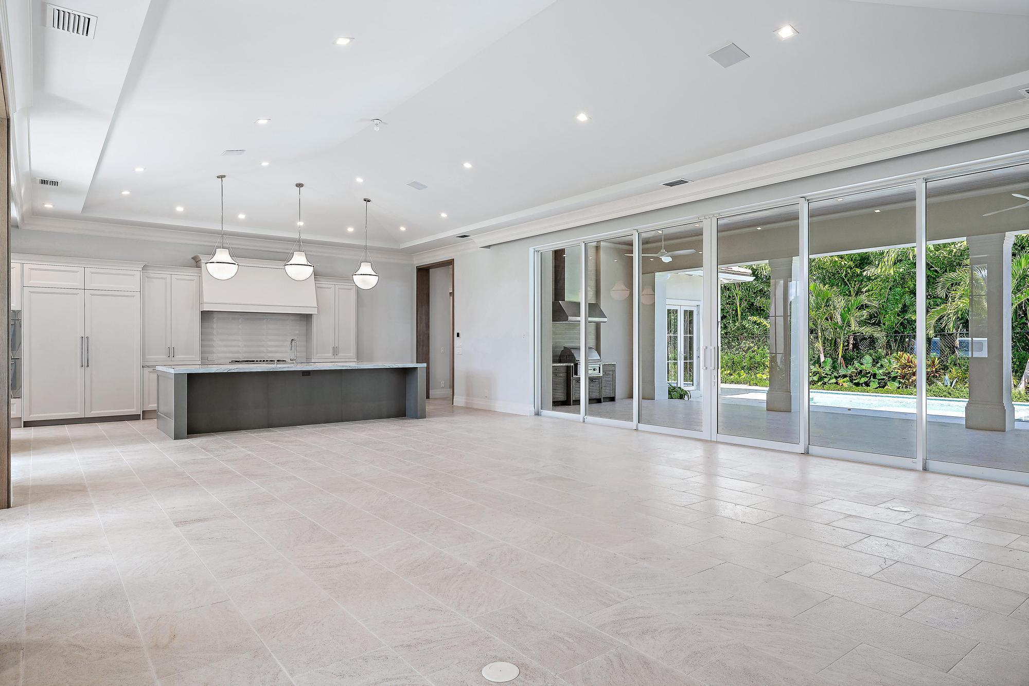 2917 Bluewater Cv Gulfstream, FL 33483