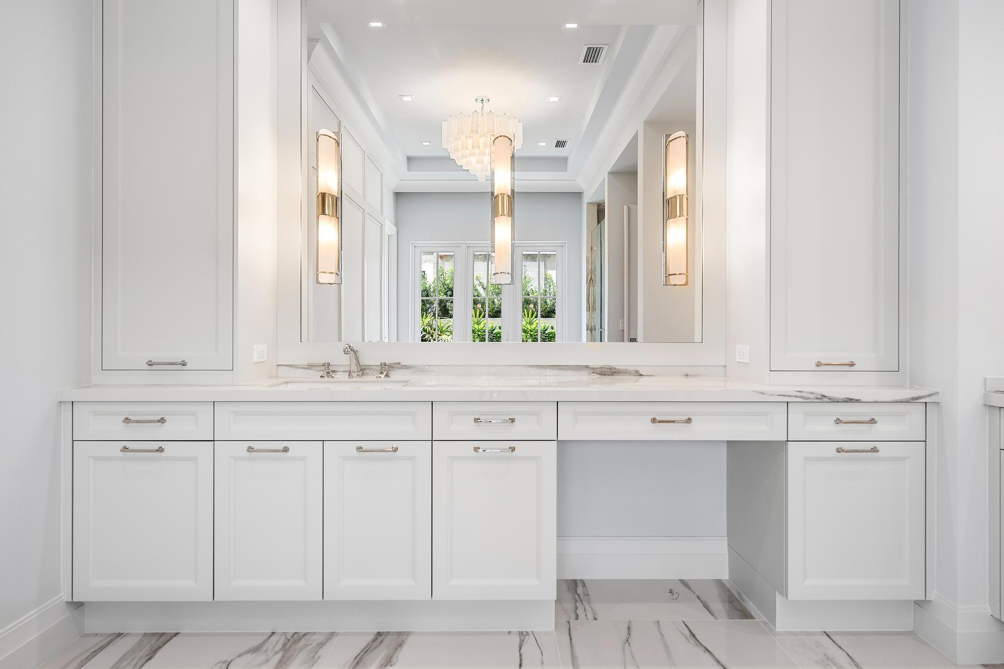 2917 Bluewater Cv Gulfstream, FL 33483