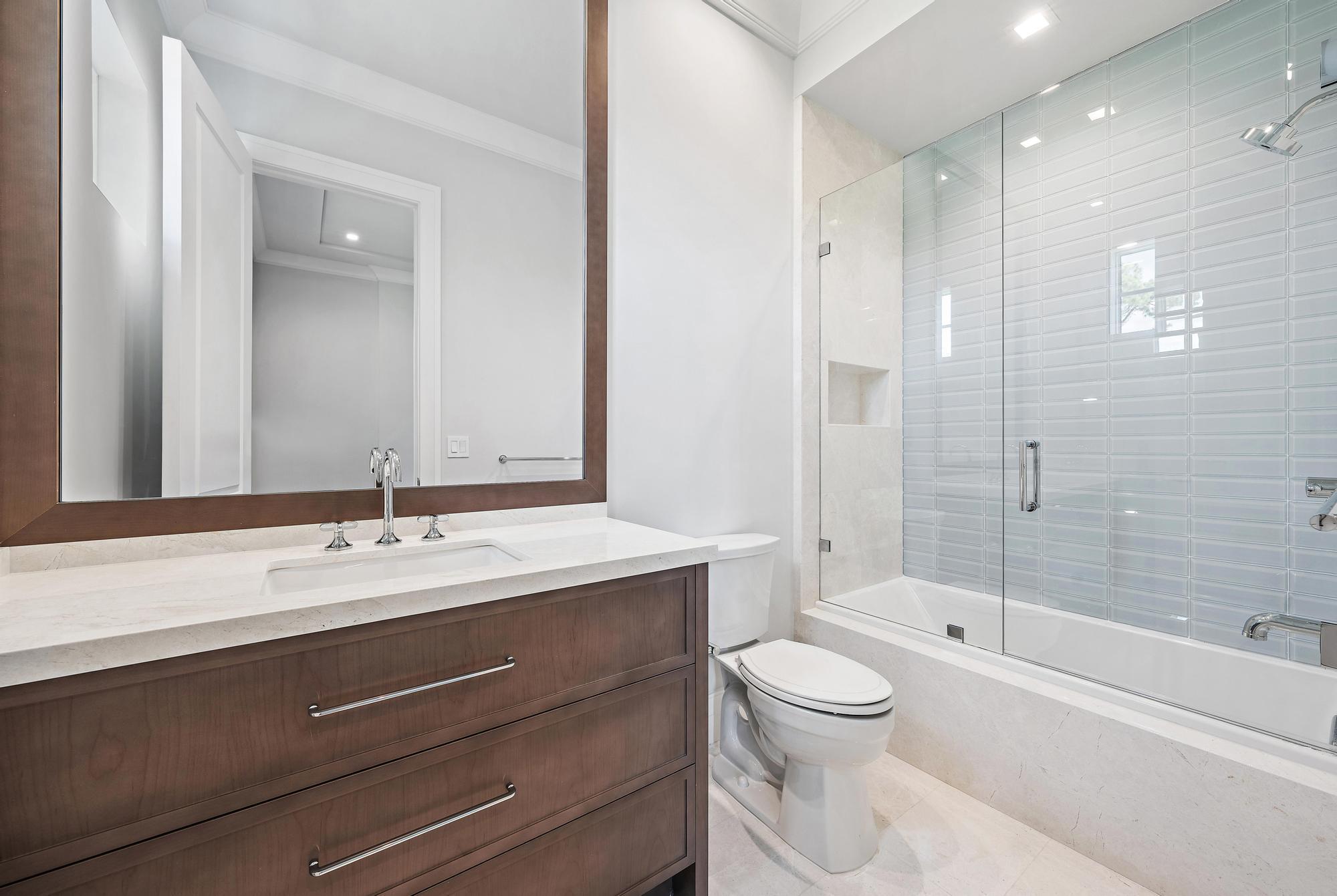 2917 Bluewater Cv Gulfstream, FL 33483