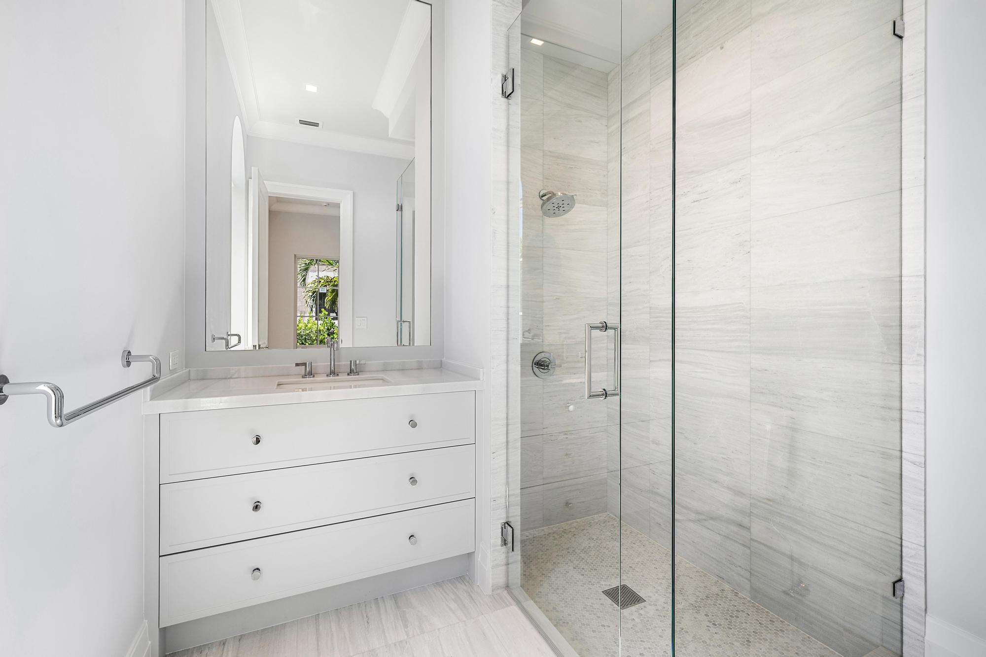 2917 Bluewater Cv Gulfstream, FL 33483