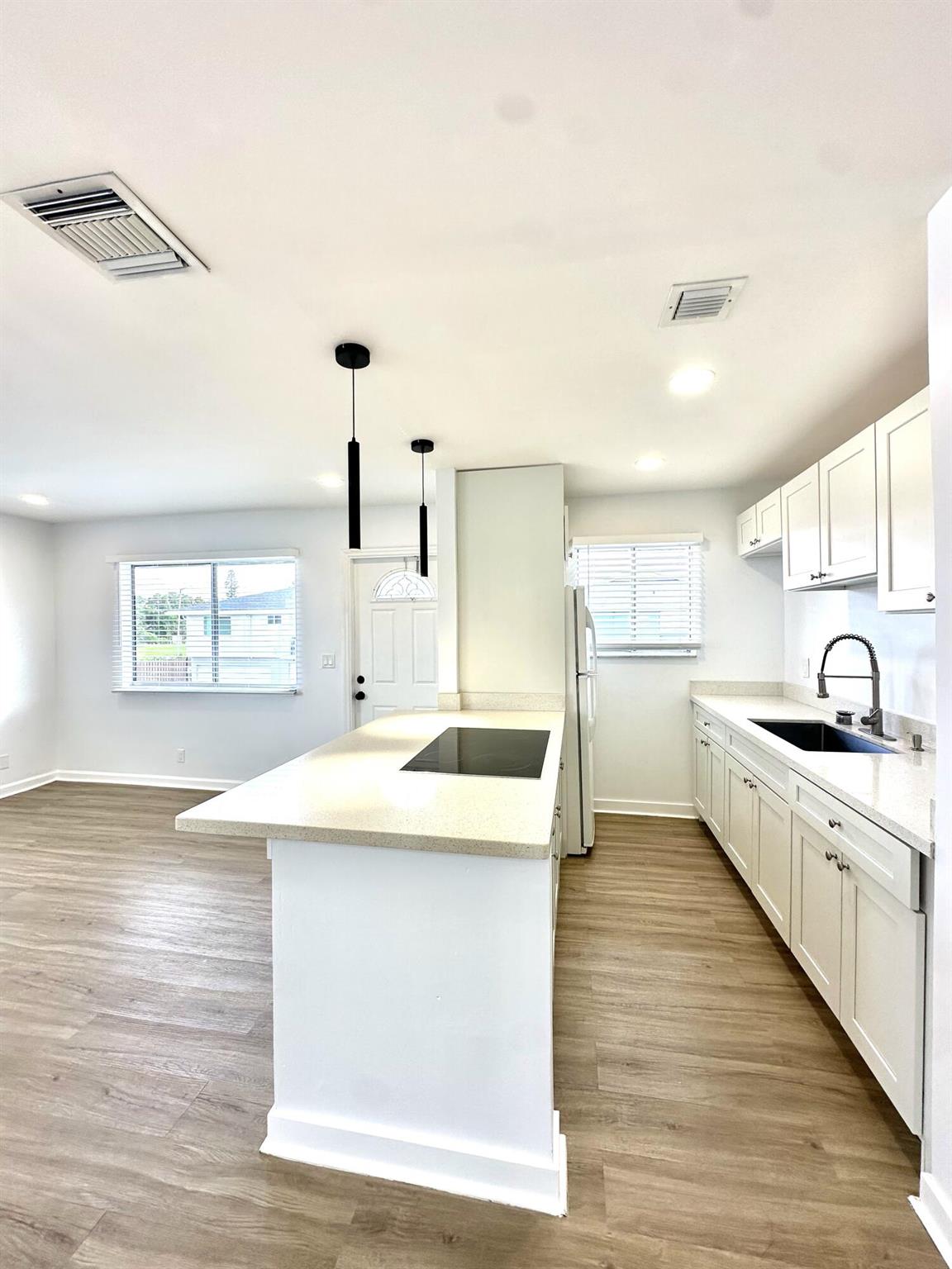 102 E Tiffany Dr #4