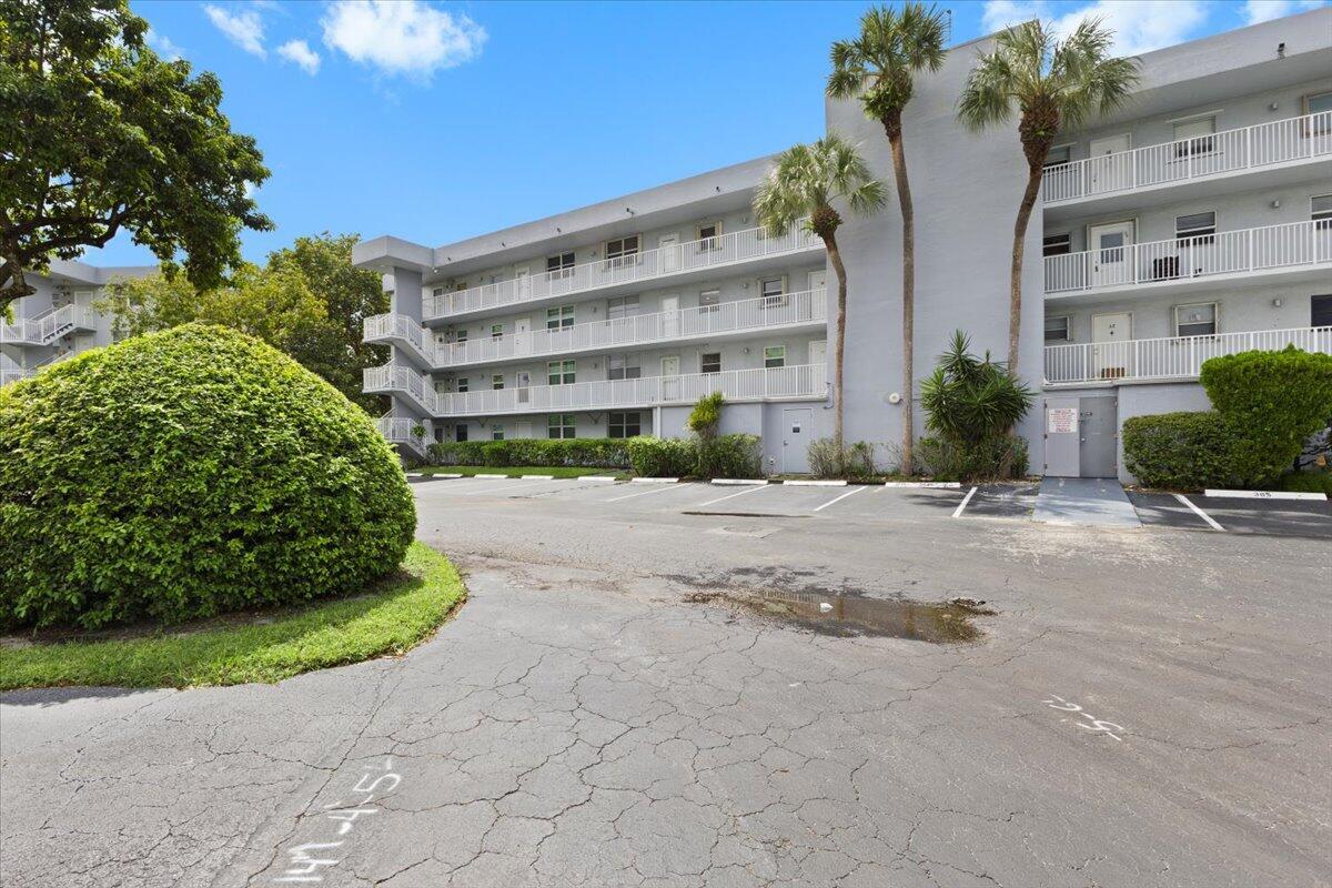 112 Royal Park Dr #4b