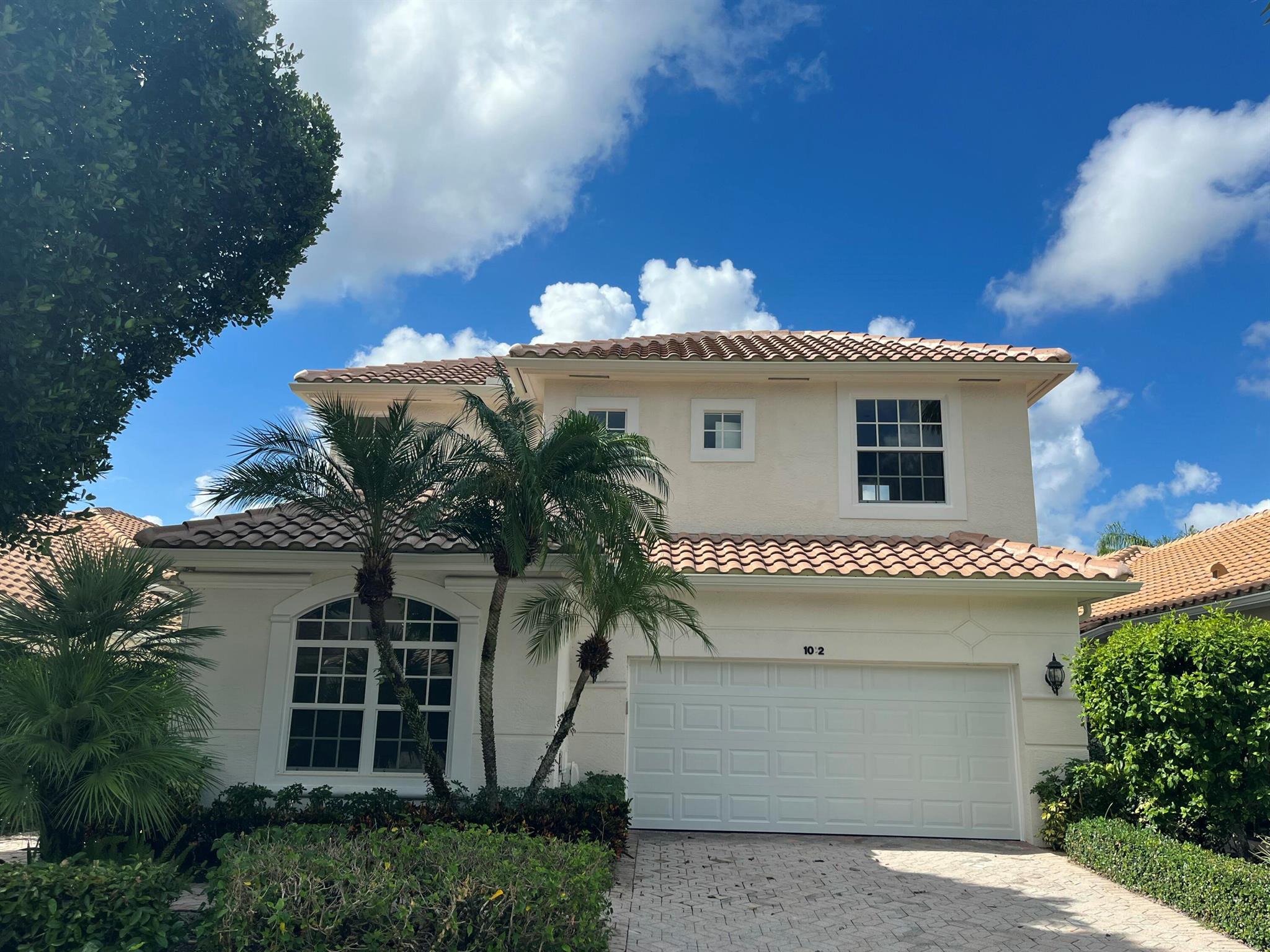 1012 Diamond Head Way