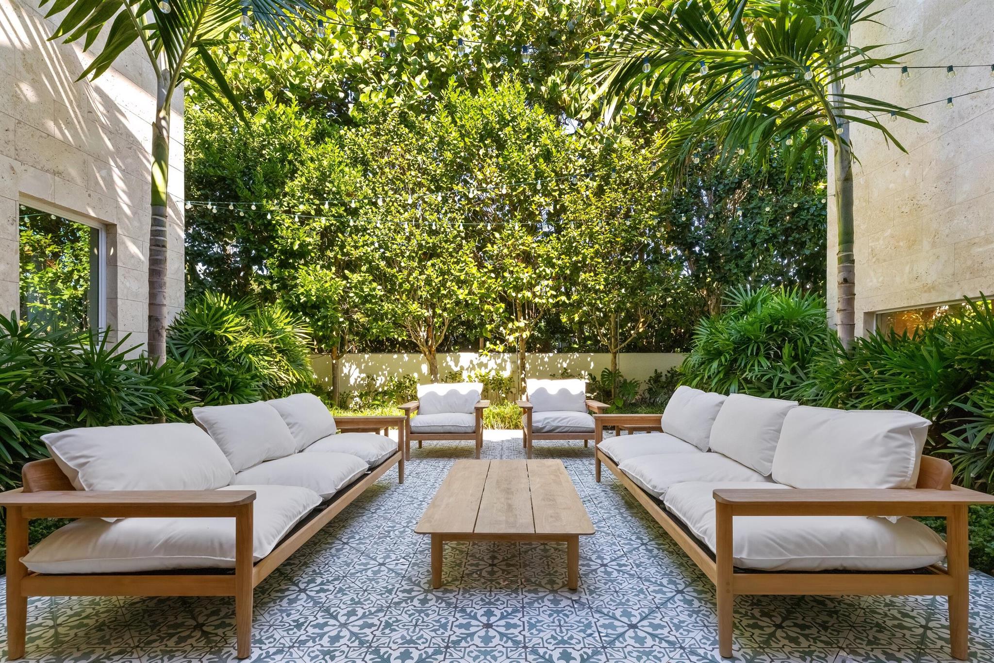 870 S Ocean Blvd Palm Beach, FL 33480