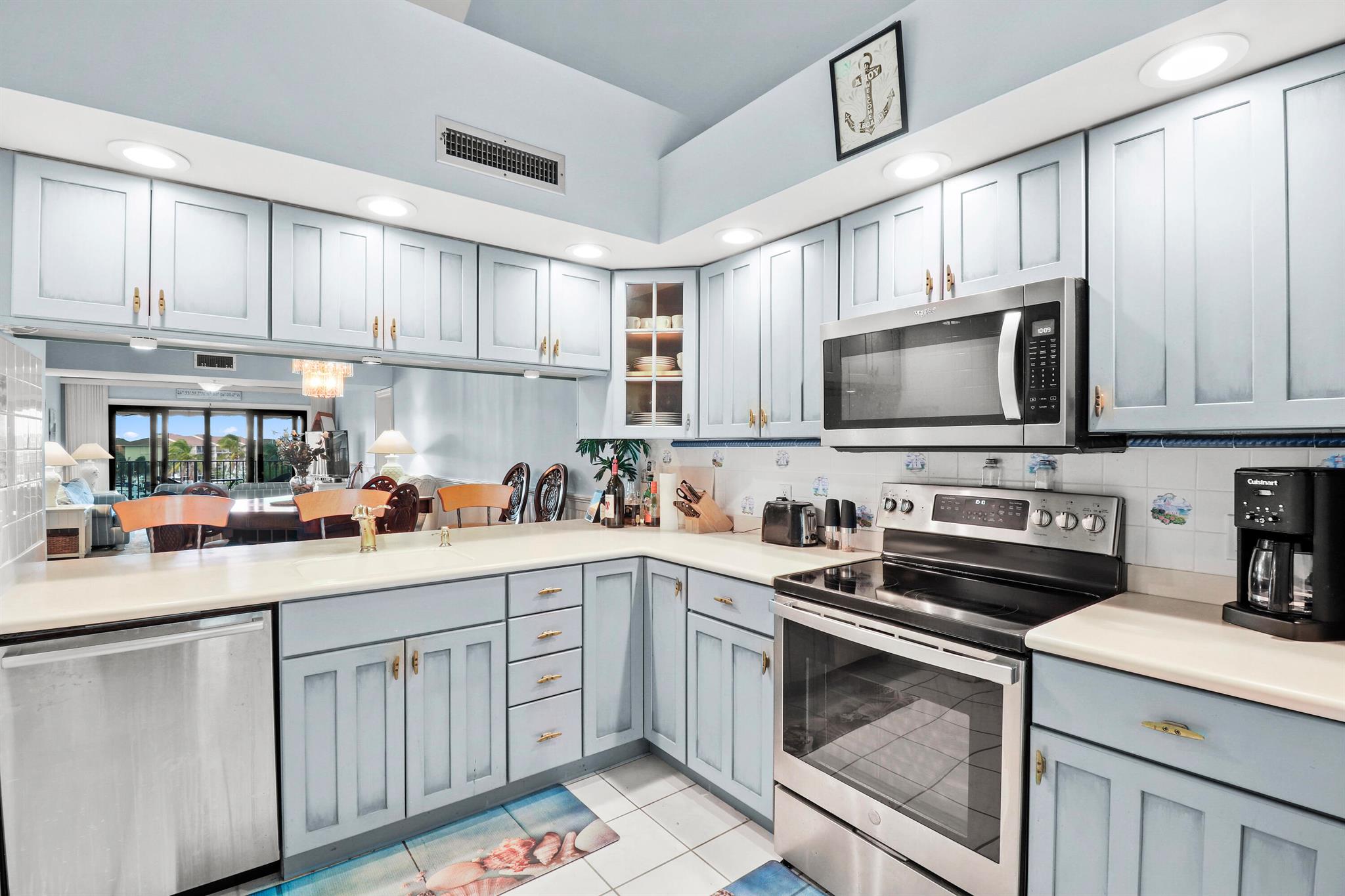 901 Seafarer Cir #503