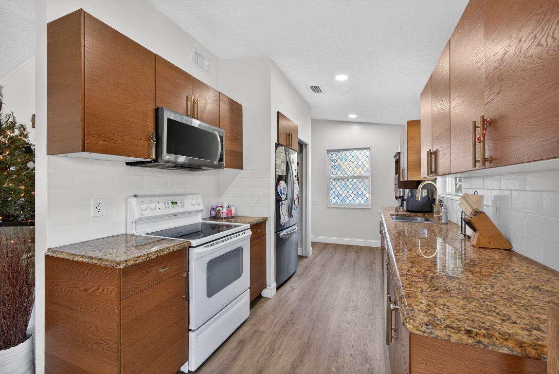 6103 Ebert Jupiter, FL 33458