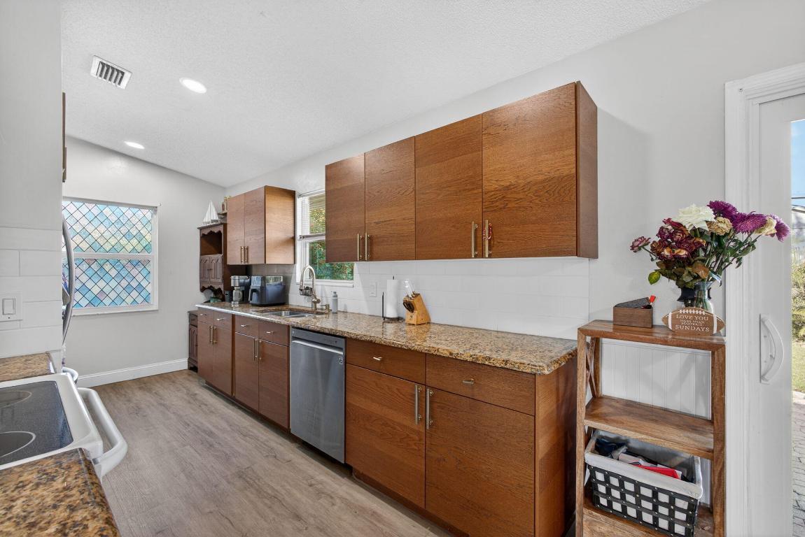 6103 Ebert Jupiter, FL 33458