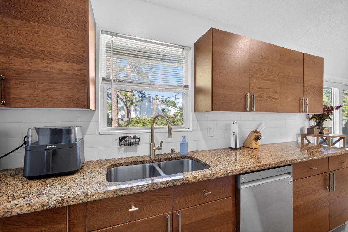 6103 Ebert Jupiter, FL 33458