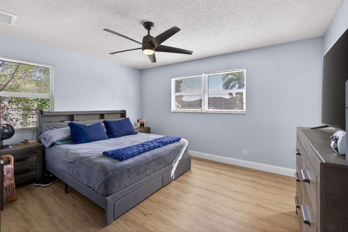 6103 Ebert Jupiter, FL 33458