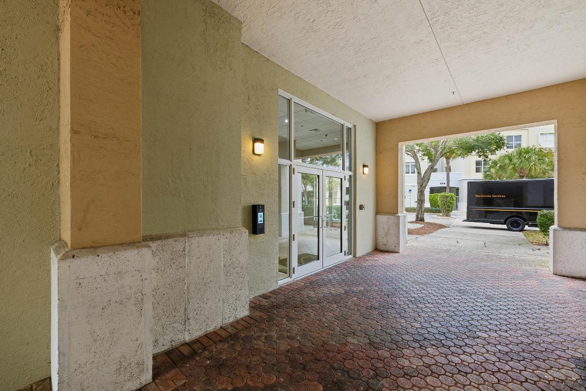 1209 Main #301 Jupiter, FL 33458