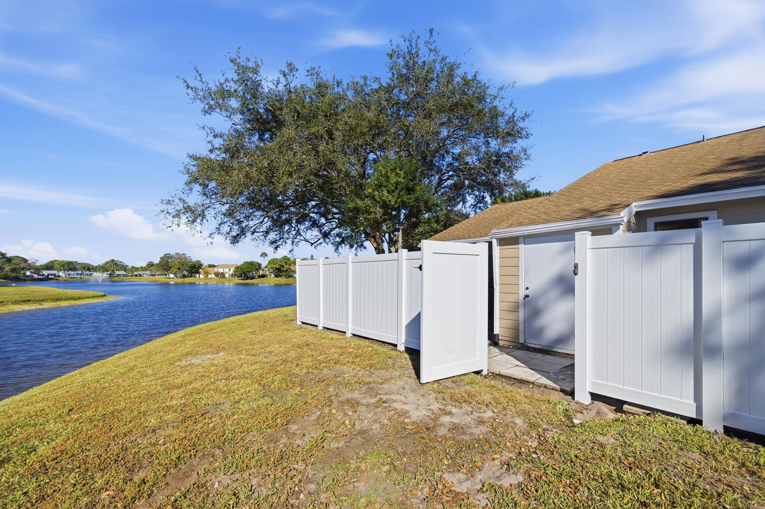 406 Lakewood #4a Jupiter, FL 33458