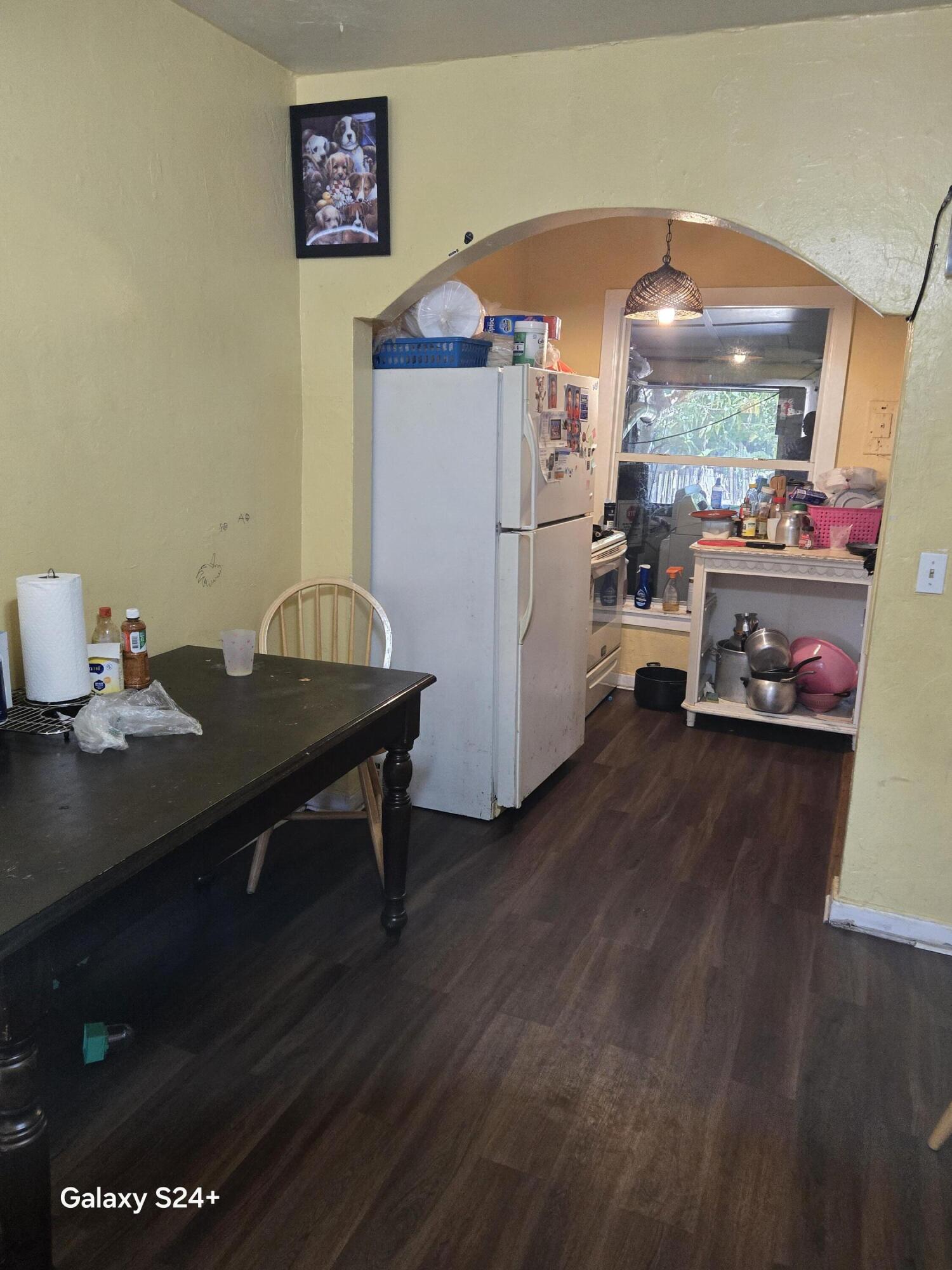 606 S Pine Lake Worth, FL 33460