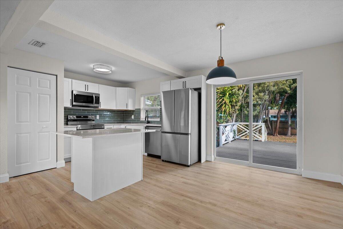 2585 Lorraine North Palm Beach, FL 33403