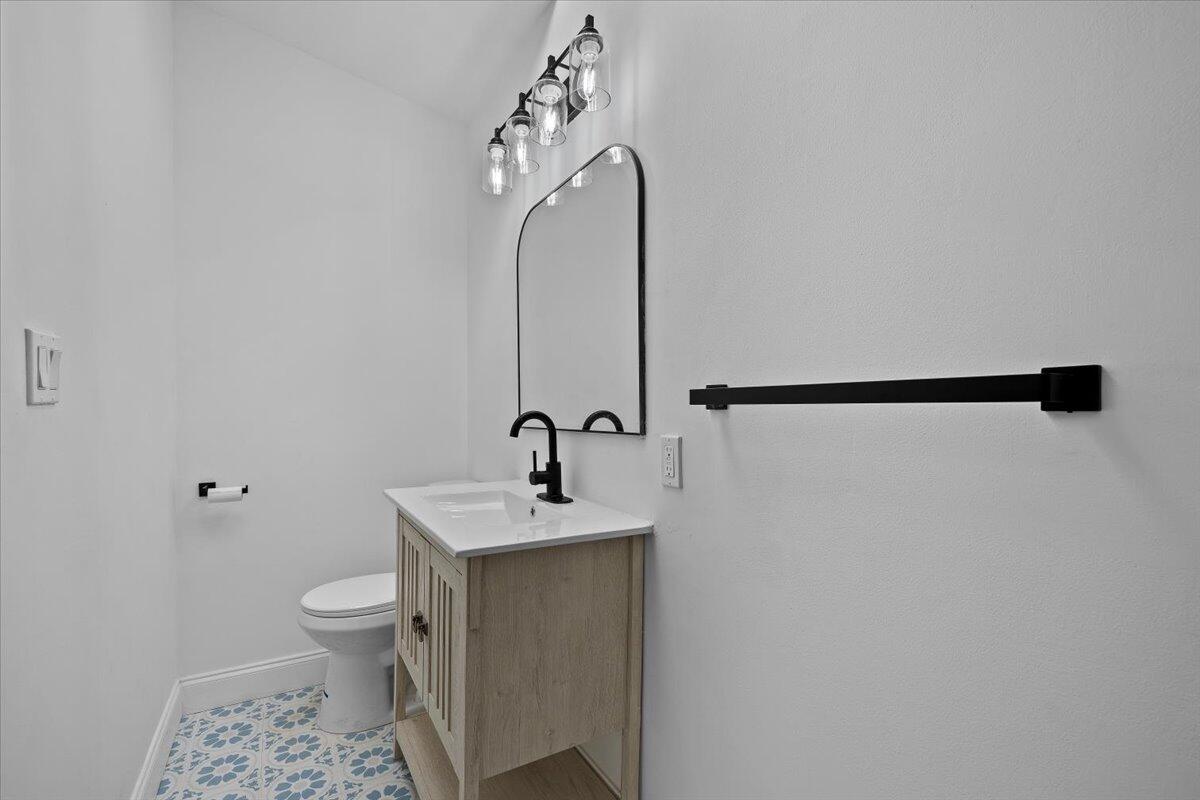 2585 Lorraine North Palm Beach, FL 33403