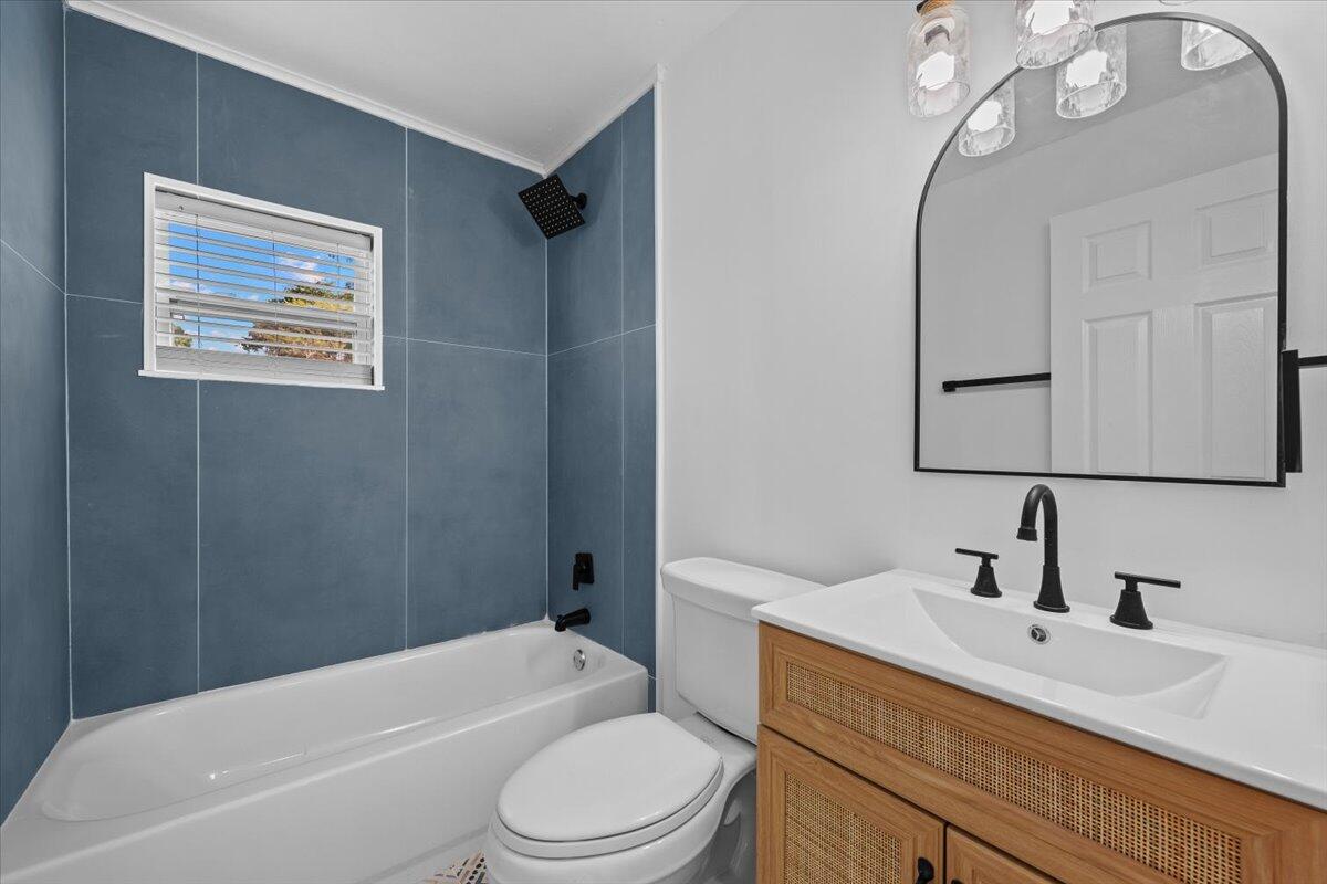 2585 Lorraine North Palm Beach, FL 33403