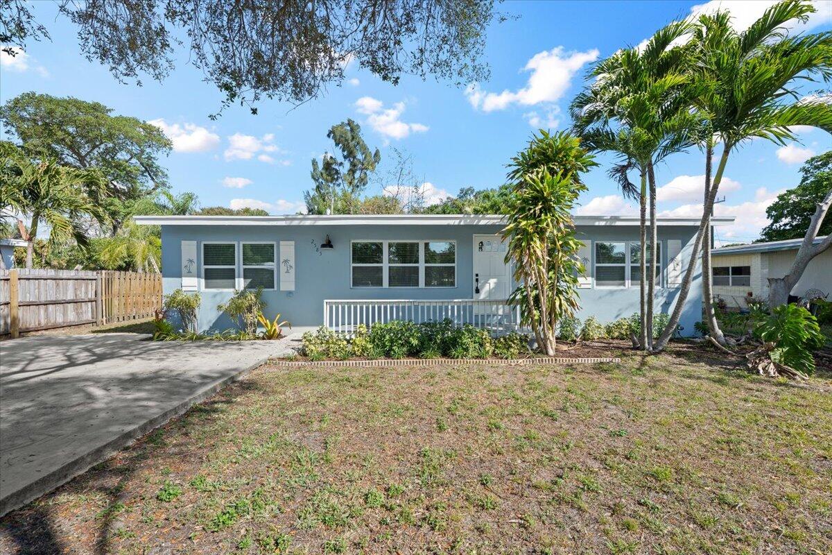 2585 Lorraine North Palm Beach, FL 33403