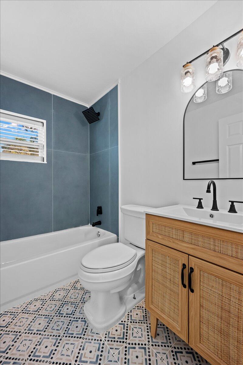 2585 Lorraine North Palm Beach, FL 33403