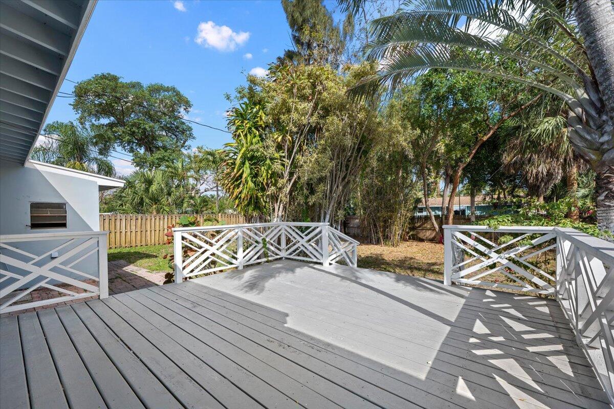 2585 Lorraine North Palm Beach, FL 33403