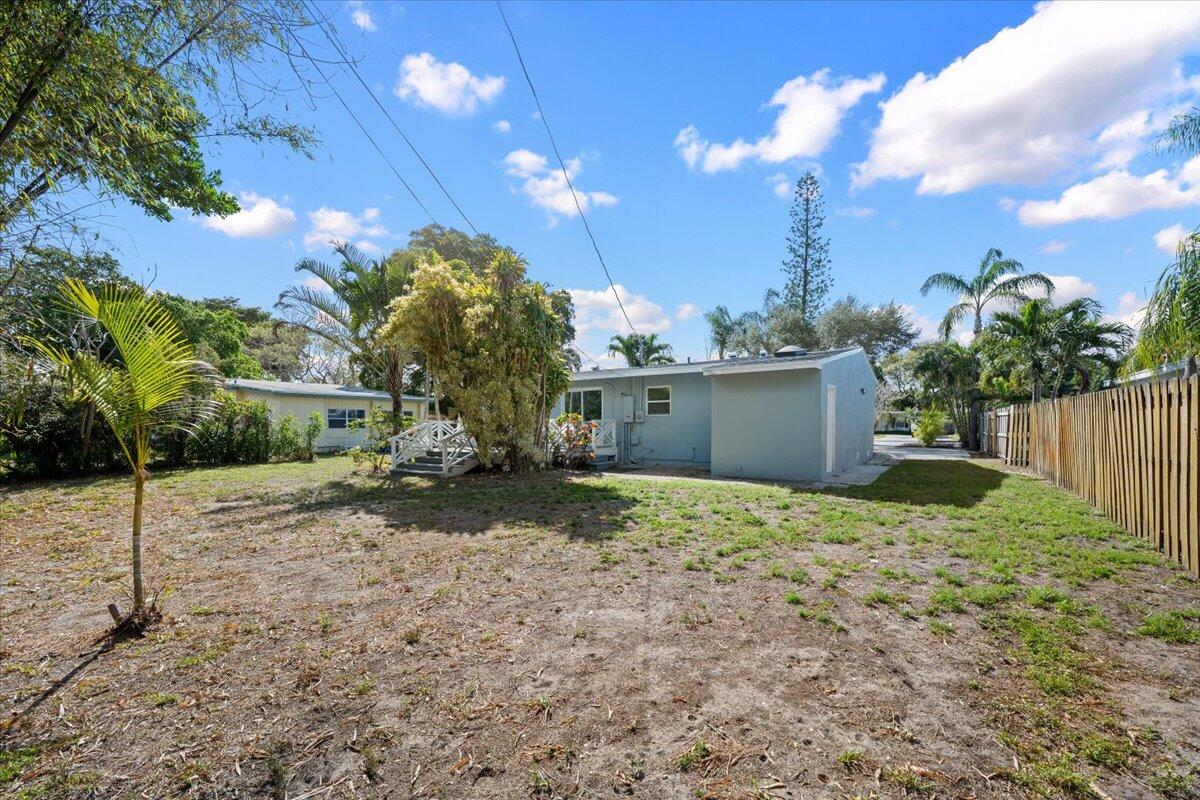 2585 Lorraine North Palm Beach, FL 33403